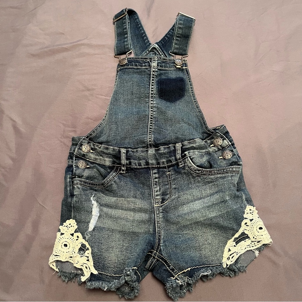 Silver Jeans Girls Distressed Denim Short Overalls with Cream Lace Trim